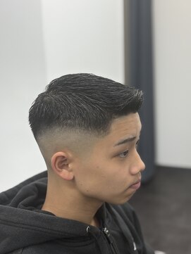 スキンフェードフェザーアップ