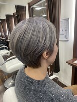 ヘアメイク ポルテ(HAIR MAKE PORTE)&nbsp;グレーヘアーショート