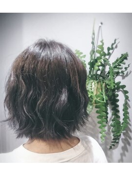 ウィーク 梅田(UiiC) くすみカラー軽やか#ショートボブ