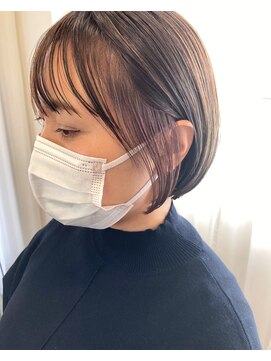 トマ(TOMA) インナーカラーが引き立つ艶ボブ