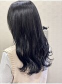ブリーチ寒色系カラー×外ハネナチュラルくびれヘアセミロング