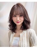 抜け感ミディアム　王道流し前髪似合わせ