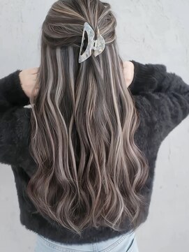 マリアナ(Mariana) ハイライトショートヘアレイヤーカットダブルカラー