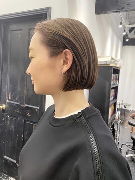 トナリ(tonari) 切りっぱなしボブ×ミルクティーグレージュ