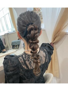 ミラ(Mila) 大人気！ポニー編みおろしアレンジ♪