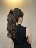 ポニーテールのヘアアレンジ