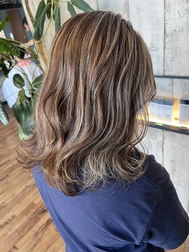 ロイズ ヘアデザイン アンド スパ(LOES) 白髪ぼかしハイライト×グレージュ×ベージュ