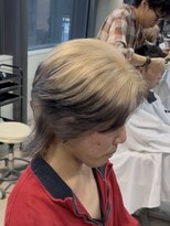 アウラ(AURA)&nbsp;ホワイトベージュエンドカラーウルフカット