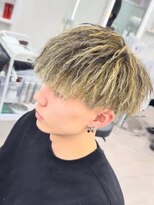 ルースト 心斎橋店(ROOST)&nbsp;刈り上げセンターパート/波巻きツイストスパイラル/心斎橋