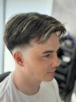 メグロバーバーショップロッポンギ 目黒六(MEGURO BARBER SHOP 6PPONGI)&nbsp;スキンフェード×センターパート