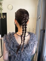 ジラソル(girasol)&nbsp;ヘアセット/参列ヘア/個性的アレンジ/ツイン編み下ろし