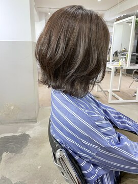 オウル(Owll) 【Owll】ふんわりくびれレイヤースタイル　アッシュベージュ