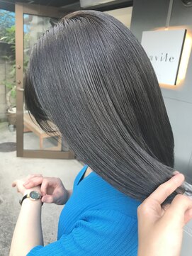 ネイヴィル(navile) ◎赤みのない透け感グレージュ