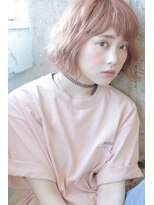 コンビネーション(combination)&nbsp;ピンクカラー 波巻きパーマ 斜め前髪 ブリーチカラー ミニボブ