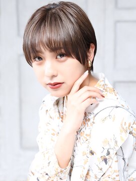 クラッチ 博多(CLUTCH) 大人可愛い小顔前下がりショートボブ丸みショートアッシュA4