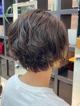 キサ ファータ 恵比寿(kisa fata) [オージュアサロン/恵比寿] ショートパーマ暖色カラー横顔美人