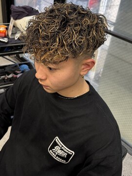 イーラ(era) スペインカールスパイラルパーマ平巻きメッシュ眉毛