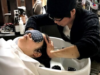 ビリーズ ヘアー(BIRI'S HAIR)の写真/東京でスパセミナーを開催した店長のスパで、頭のコリをほぐしたるみにアプローチ☆お顔の印象もすっきり♪