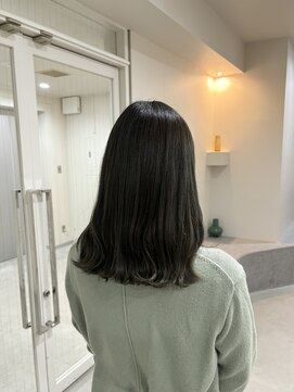 オリーブグレージュ