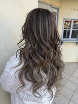 エイミーバイアフロート(amie  by afloat)&nbsp;立体感で魅せる◎バレイヤージュカラー