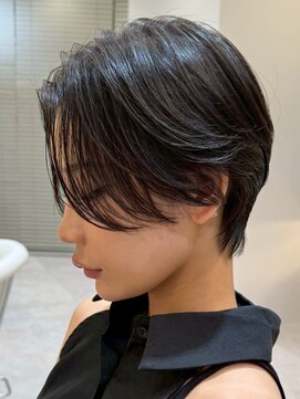 ソワネ 表参道(soigne) 首元を美しく見せる、大人女性の上品なくびれショート