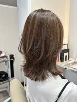 ルーチェココ ブラン(Lu'ce coco blanc) ミディアムレイヤーカット×スモーキーベージュ