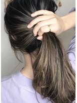 ウル(Ulu)&nbsp;ホワイトグレー×ハイライト