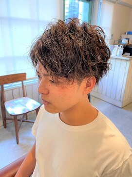 アンティコ(Antico) ツイストスパイラルセンターパートモテ髪マッシュショート束感