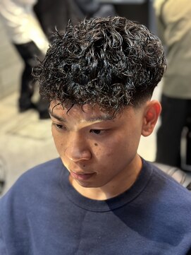 フランクスバーバー アンド ビアークラブ(FRANK'S BARBER and BEER CLUB) ロースキンフェードパーマスタイルF