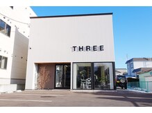 スリー(THREE)