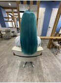 エメラルドグリーン