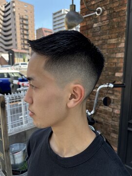 フォーコーナーズ(Four Corners) フェザーアップ/スキンフェード/バーバー/刈り上げ