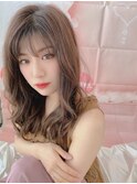 レイヤーが入った軽めセミロングスタイル