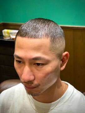 ヒロギンザバーバーショップ 丸の内店(HIRO GINZA BARBER SHOP) フェードカット×イージーパーマ【東京/丸の内/ストリートヘア】