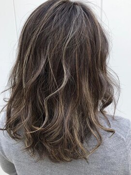 アン(Hair make un) #ハイライトカラー