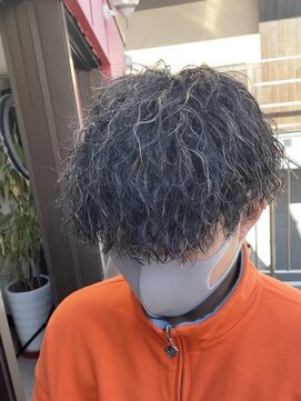 アイズ 海老名(AIZU) ツイストスパイラルパーマ波巻きスパイラルパーマメンズマッシュ