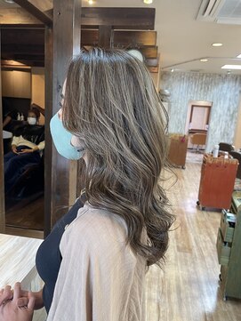 モアムー(Moremuu) 短パン美容師Makoto ロングレイヤー