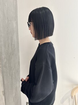 ヨーク(YOKE) YOKE 切りっぱなしボブ大人ボブぱつっとボブネイビーグレージュ