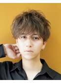 スーツ短髪ツーブロック束感モテる黒髪シークレットパーマ流行