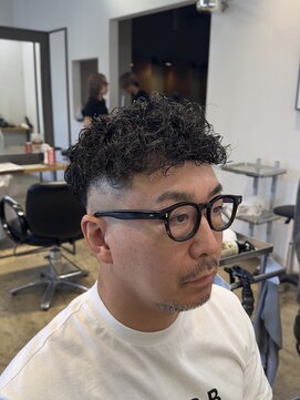 ザデイ カットアンドカルチャーショップ(THE DAY CUT&CULTURE SHOP) ダウンバングパーマ×スキンフェード