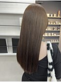 赤味を消したオリーブベージュ