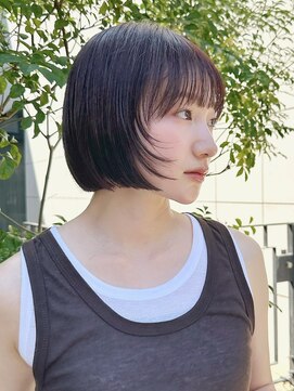 トルネード(TORNADO) 黒髪でも軽やかな前髪ありコンパクトボブ