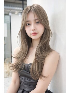 テラス トヨタ(Telasu Toyota) アッシュミルクティーベージュカラーとレイヤーカット