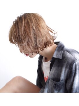 クーラ(Cura) 切りっぱなしボブ×レイヤー×外ハネ