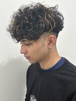 ヒュイル バイ ニアウ(Hwyl by Niau)&nbsp;メンズマッシュツーブロックスパイラルパーマスペインカール眉毛