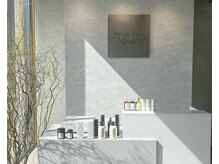 クロトバイキング(Qlotho by KING)の雰囲気(自然光がたっぷり差し込む開放的な店内)