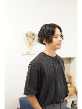 ナナシ(NaNaShi) センターパートパーマ