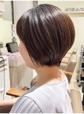 自然な丸みがきれいな、大人ショートボブ