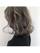 イイ女度UPカーキベージュのくすみカラー