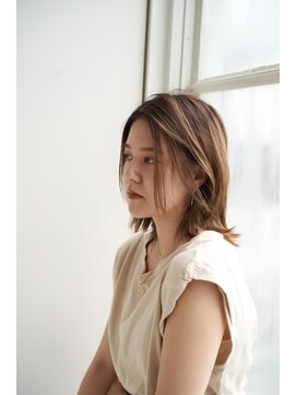 ビュート ヘアー ジョージ(Beaut Hair GEORGE) シアーな質感でつくるセンターパート